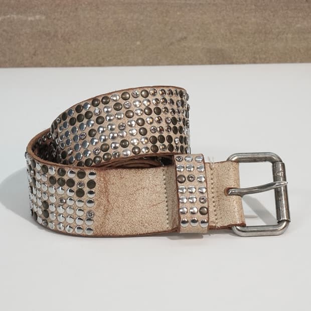 HTC 미국 핸드메이드 스터드 벨트