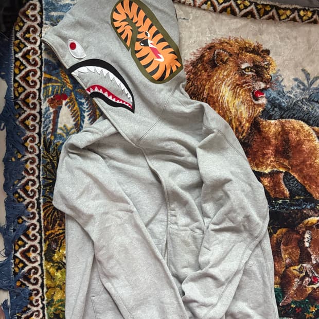 베이프 샤크후드집업 반카모 xl 판매합니다