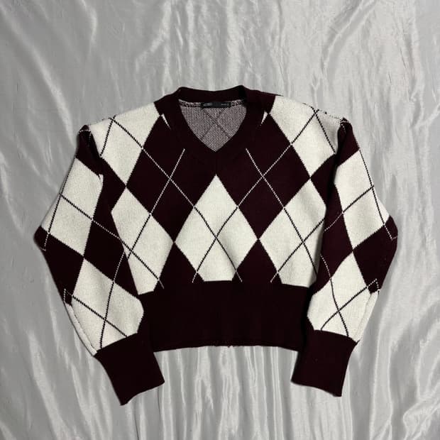 아가일 V넥 크롭 니트 