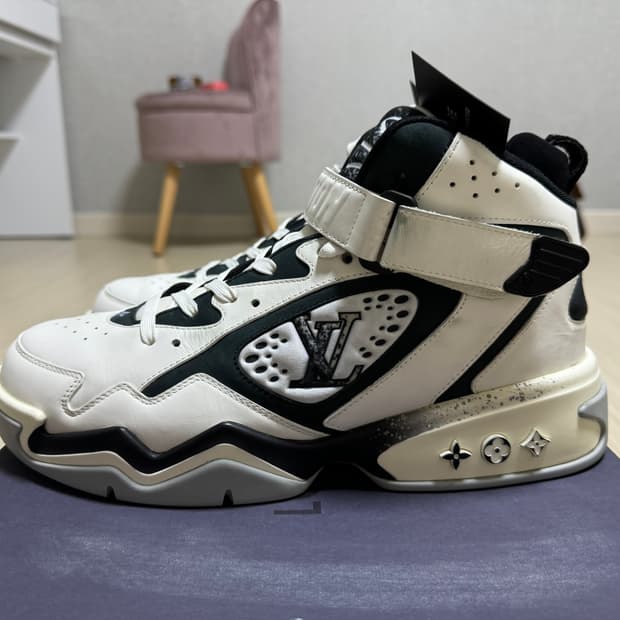 루이비통 LV 트레이너2 하이탑 8 1/2 사이즈 실측 280