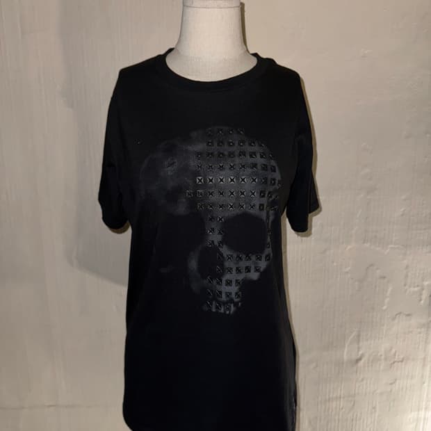 “Xfrm” Skull Embossed Detail Black T-shi