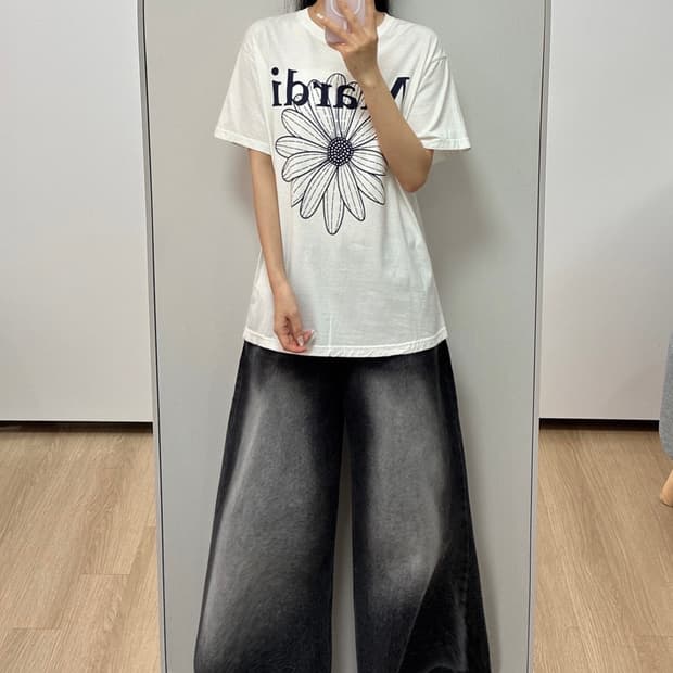마르디 메크르디 플라워 화이트 반팔 티셔츠