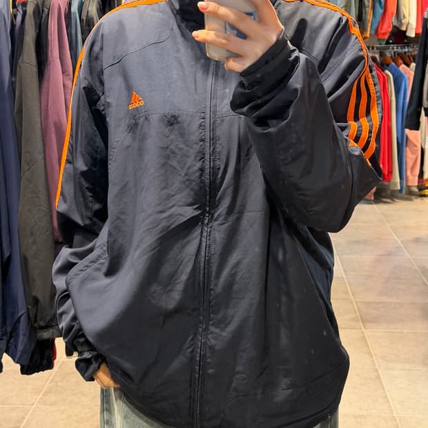 [NO.9] 아디다스 윈드브레이커