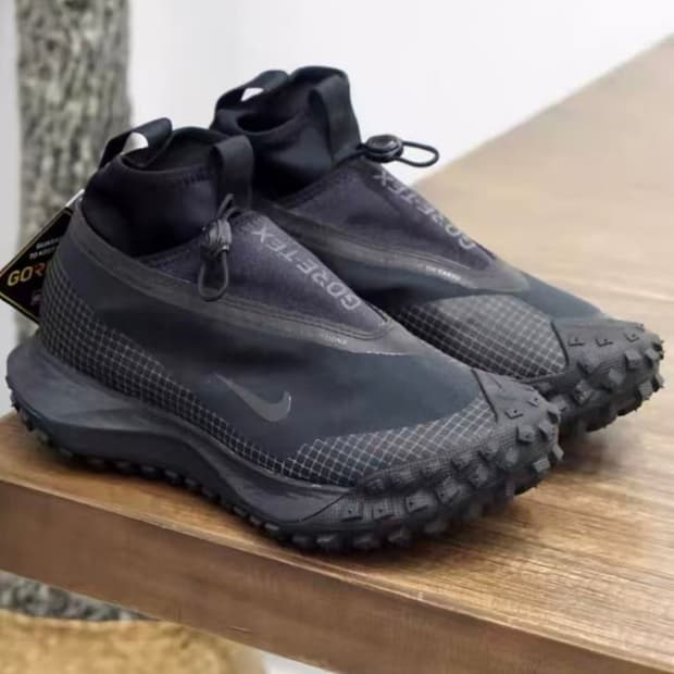 나이키 ACG 마운틴 플라이 고어텍스 블랙 앤 다크 그레이 265mm