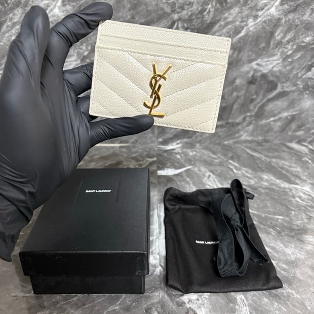 입생로랑 그랑 드 뿌드르 마틀라세 카드지갑