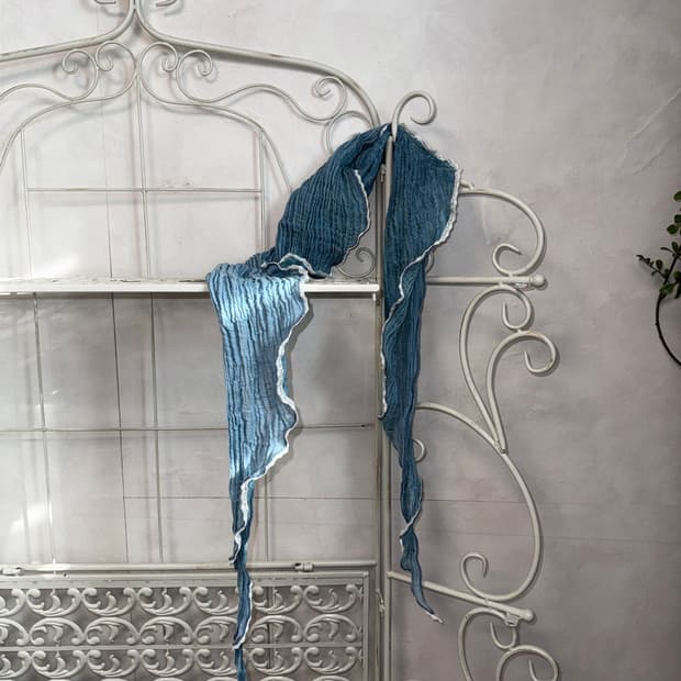 Mute blue lace scarf