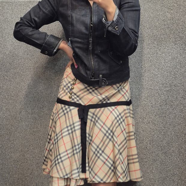BERBURRY BUTTON RIBOON SKIRT 