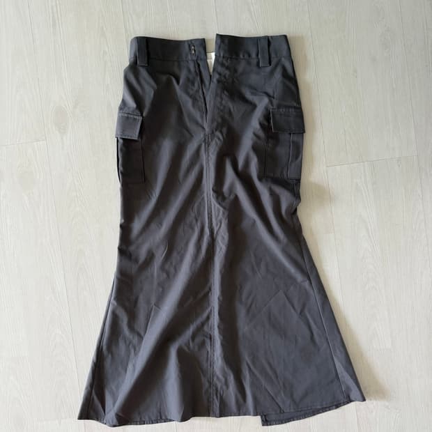 오도어 차콜 롱스커트