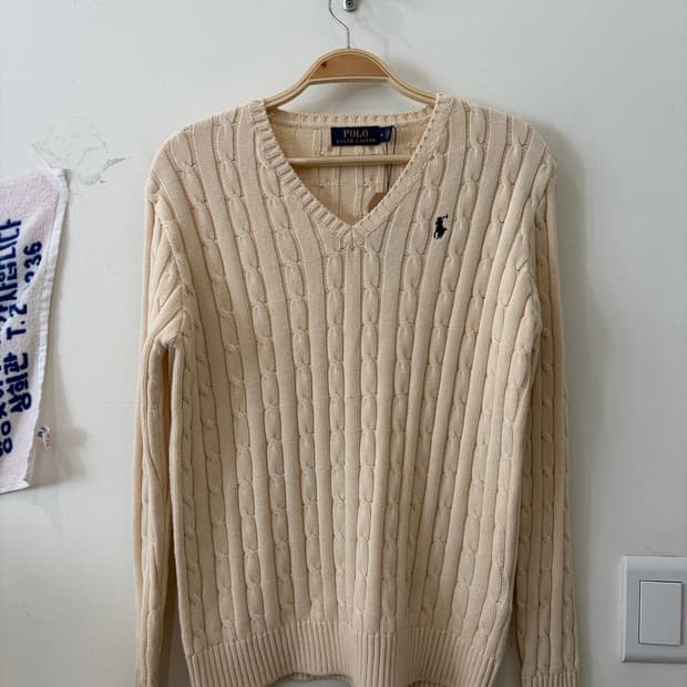 264. 폴로 브이넥 케이블 니트