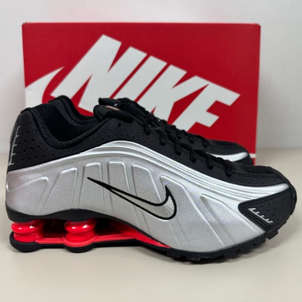 [245,255]나이키 우먼스 샥스 R4 블랙 메탈릭 실버 신품