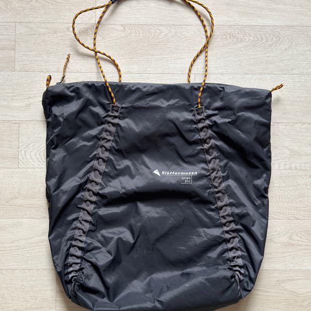 클라터뮤젠 게보 백 23L 레이븐