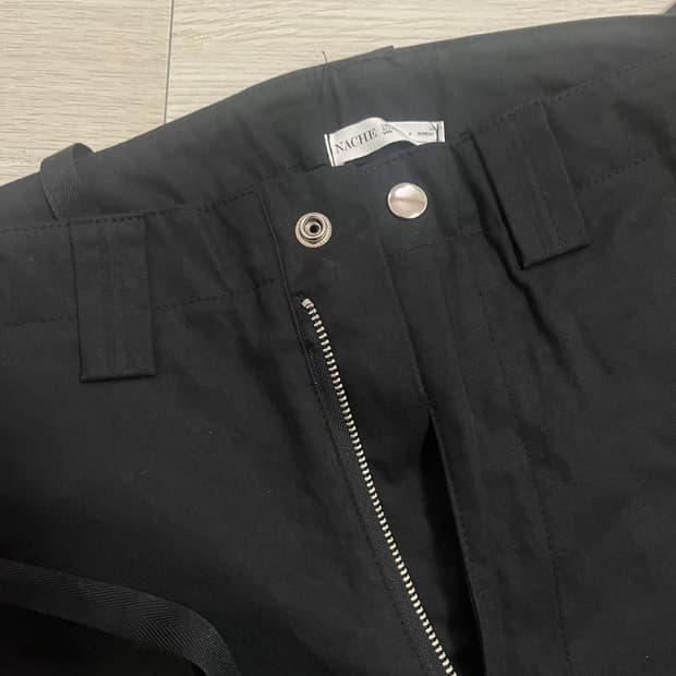 나체 STRAP CARGO PANTS (UNISEX) BLACK