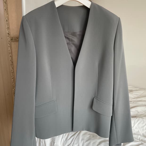 프론트로우 애쉬 카키 그레이 수트 셋업 판매해요.