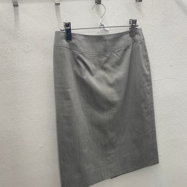 버버리 미니멀 미디 스커트 