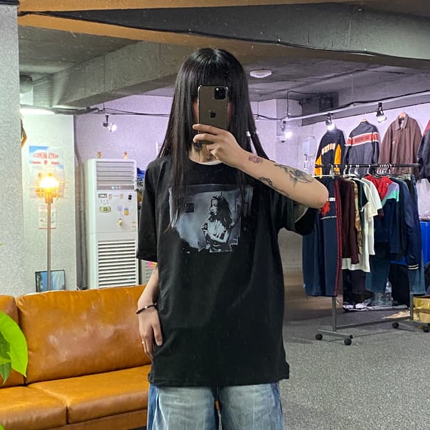 빈티지 그래픽 블랙 반팔 B5545