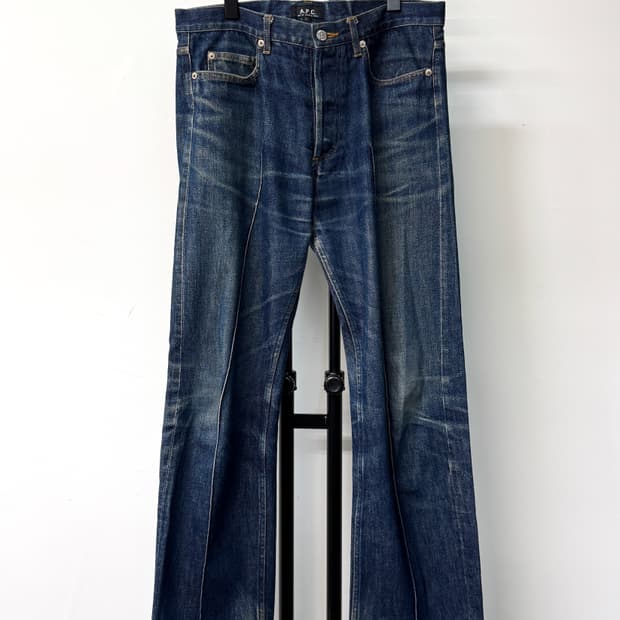 아페쎄 센터 심 데님 팬츠