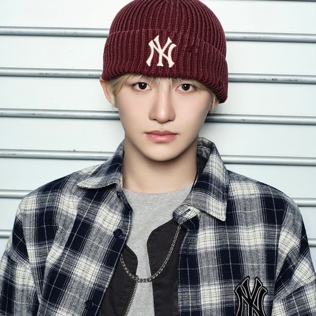 (투어스 지훈 착용) MLB 뉴욕 양키스 버건디 숏비니