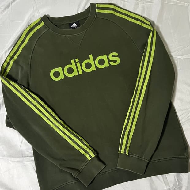✨Adidas✨ khaki sweatshirt 맨투맨