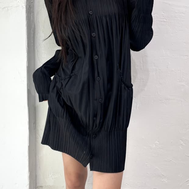 Pleats Please 플리츠플리즈 블랙컬러 버튼 포켓 셔츠