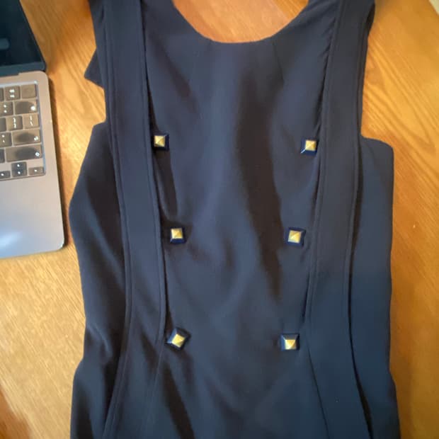 정품] 지방시(GIVENCHY) 골드 스터드 & 비대칭 언밸런스 미디 드