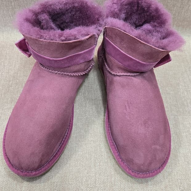 어그 240mm-  오스트레일리아 여자 칼리 브로치 부츠