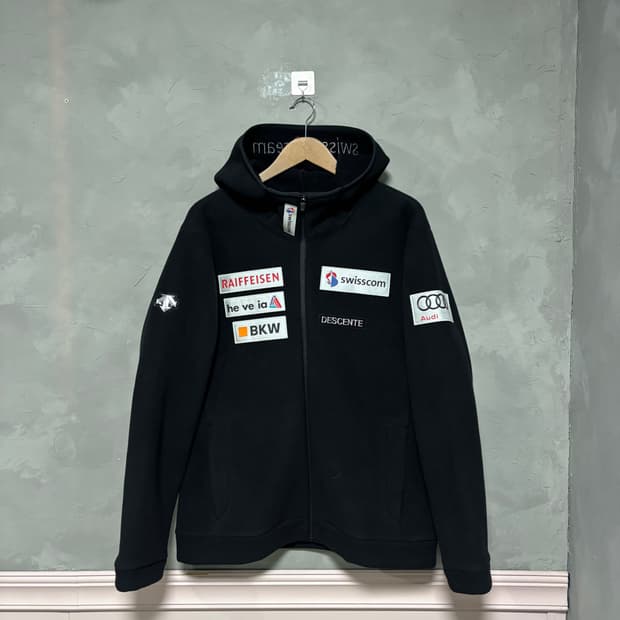데상트 아우디 스위스 스키팀 플리스 자켓