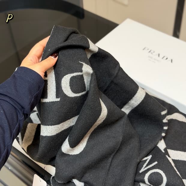 프라다 리나일론 개버딘 앤 울 스카프