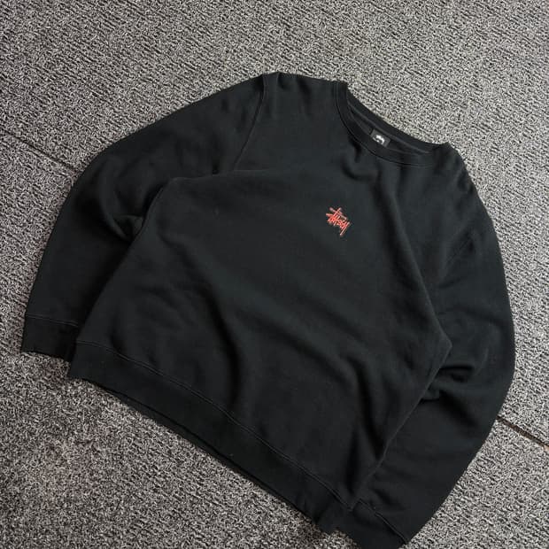 스투시 쉘즈 베이직 빅로고 블랙 박시핏 크루넥 2391