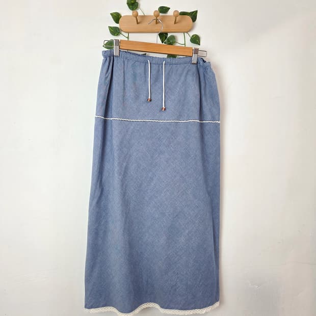 밑단 레이스 롱스커트