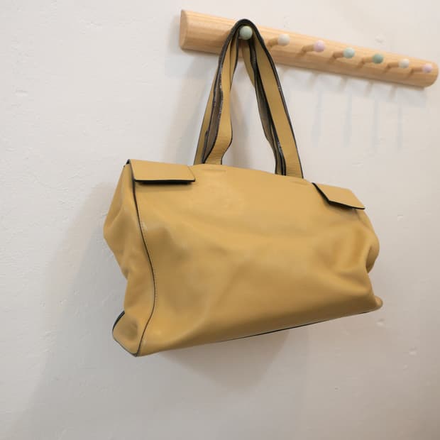 프라다 레더 토트백