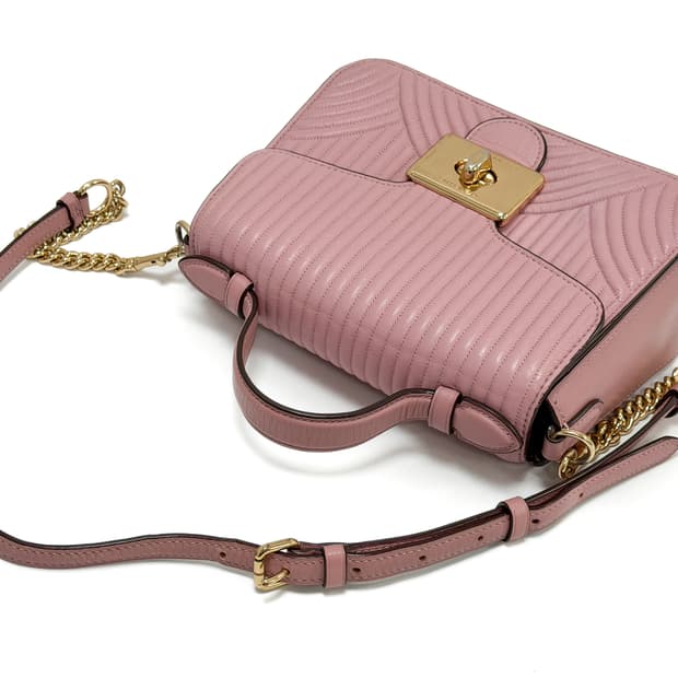 코치 퀼티드 레더 턴락 체인 탑핸들 백