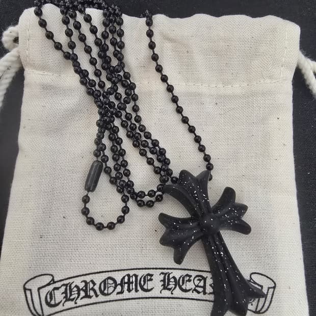 크롬하츠 실리크롬 CH 크로스 펜던트 블랙 글리터 