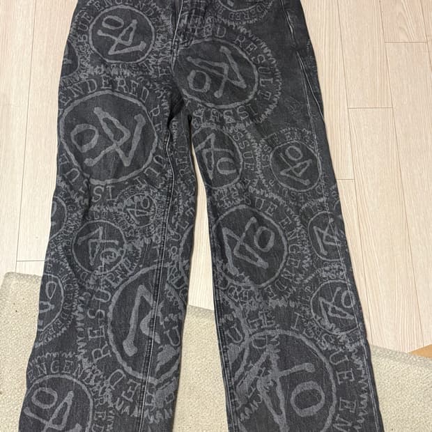 Printed detail jeans