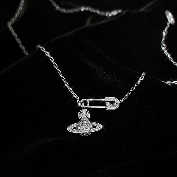 비비안웨스트우드 루크리스 목걸이