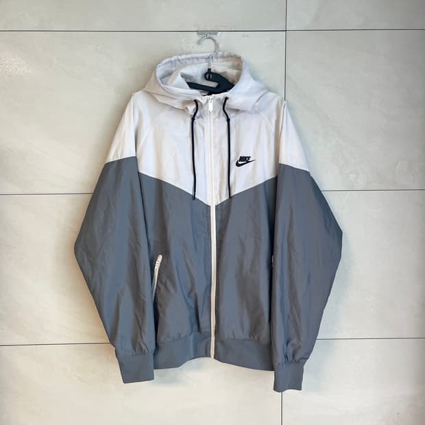 나이키 윈드러너 바람막이 (L size)