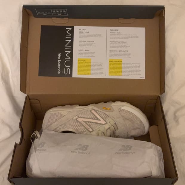 뉴발란스 미니머스 베이지 255 팝니다