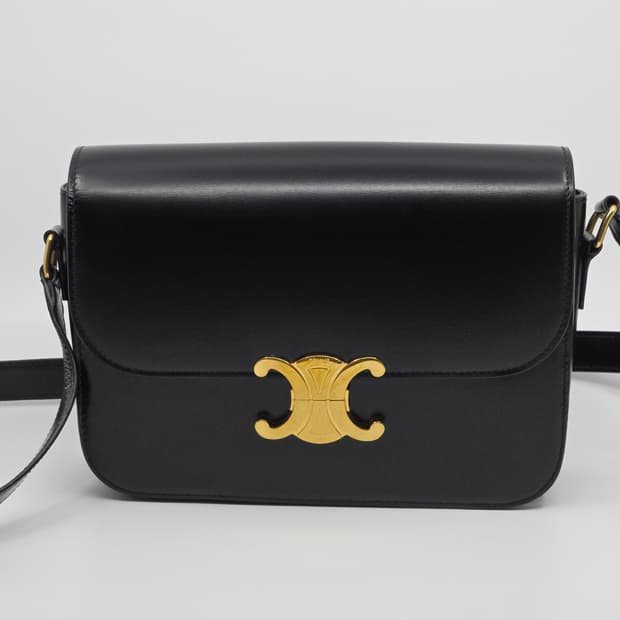 셀린느 트리옹프 샤이니 카프스킨 미디움