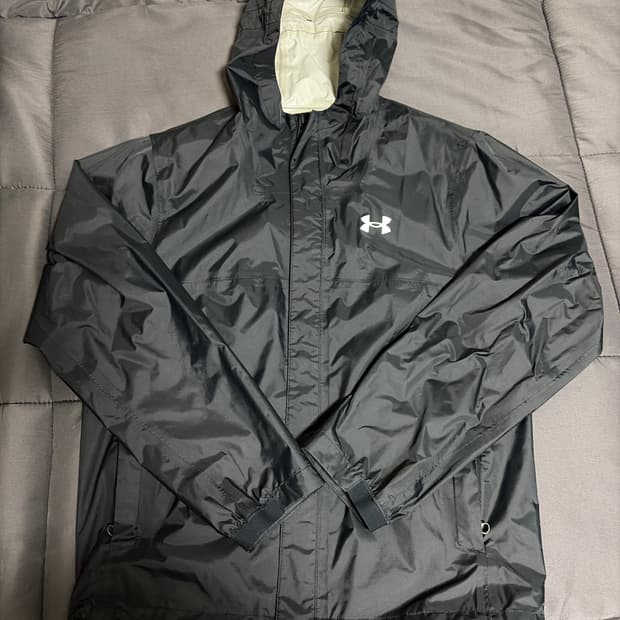 언더아머 스톰프루프 바람막이