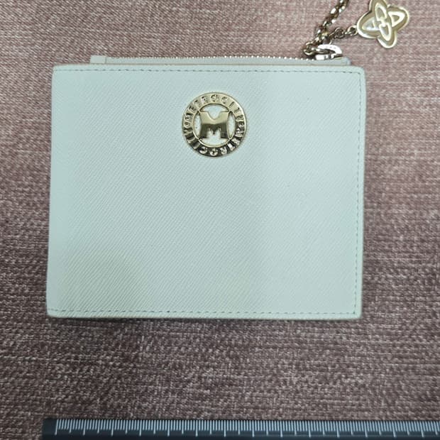 메트로시티 미사용 여성  아이보리 반지갑