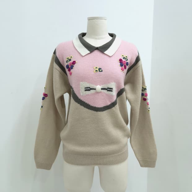 울100 플라워자수 카라 니트