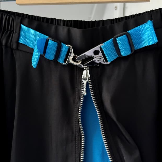 Silky fabric front zip design skirt