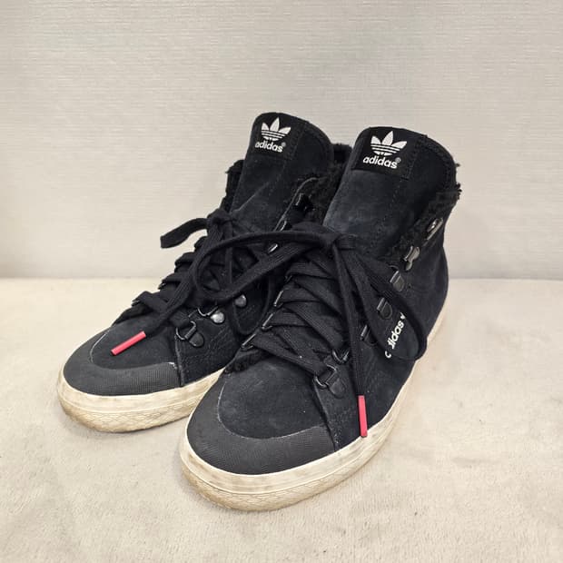 아디다스 털신 하이탑 스니커즈 블랙 235mm