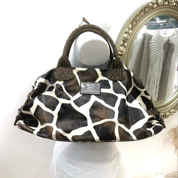 brown giraffe print tote bag