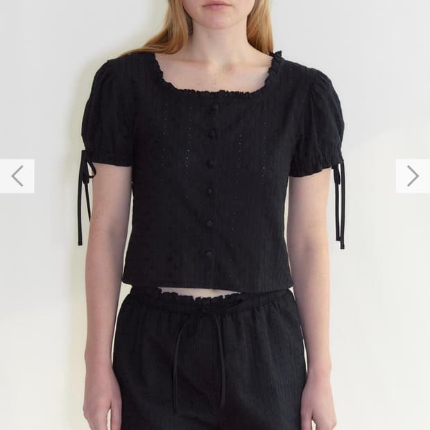 Sinoon Eyelet Blouse (Black) 시눈