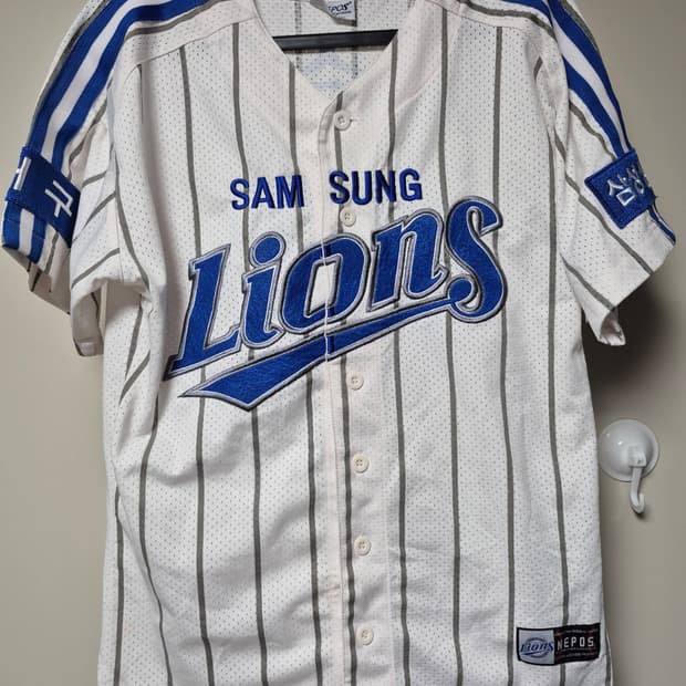 삼성라이온즈 왕조 시절 유니폼 100사이즈 이승엽 마킹 버전 판매합니다.