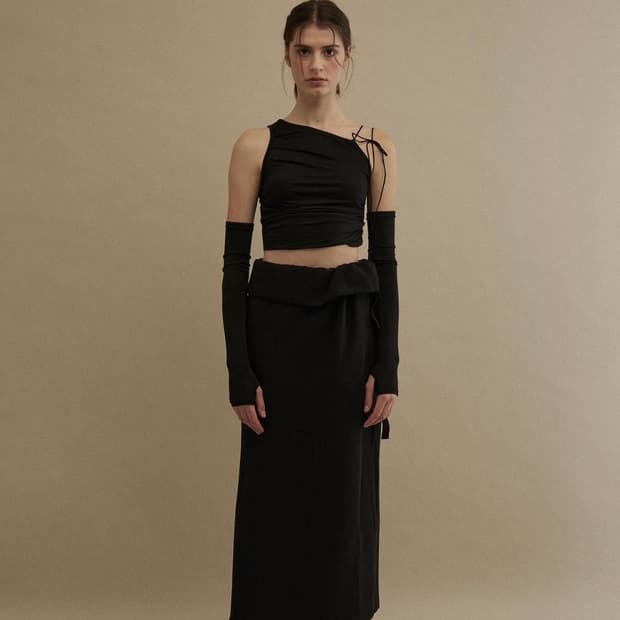 쓰리타임즈 스트링 슬리브리스 위드 워머 블랙