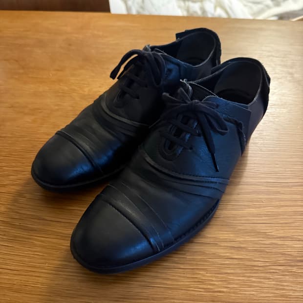 꼼데가르송 여성 로퍼입니다.