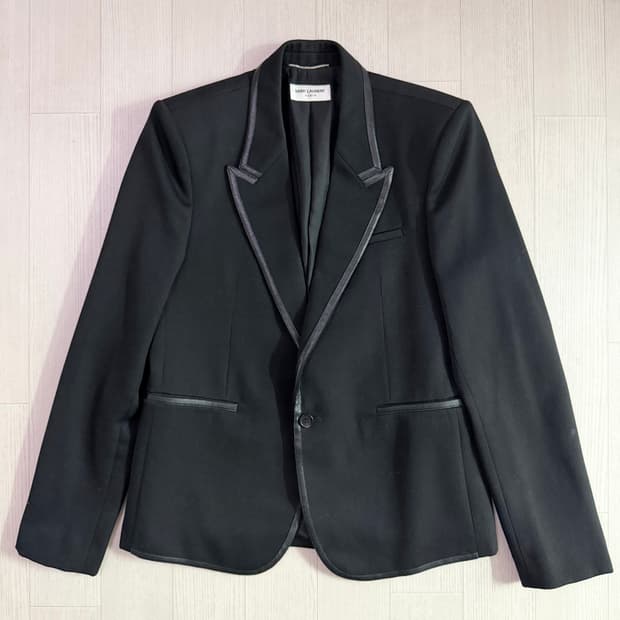 생 로랑 레더 파이핑 블레이저