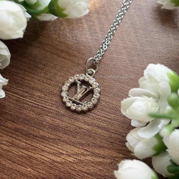 루이비통 라운드 큐빅 실버 목걸이 