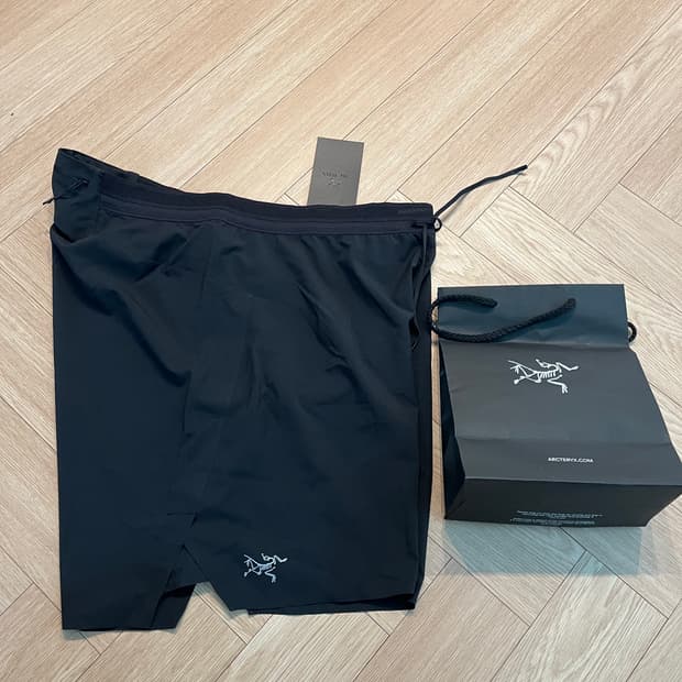 아크테릭스 노반 숏츠 7인치 L 새상품